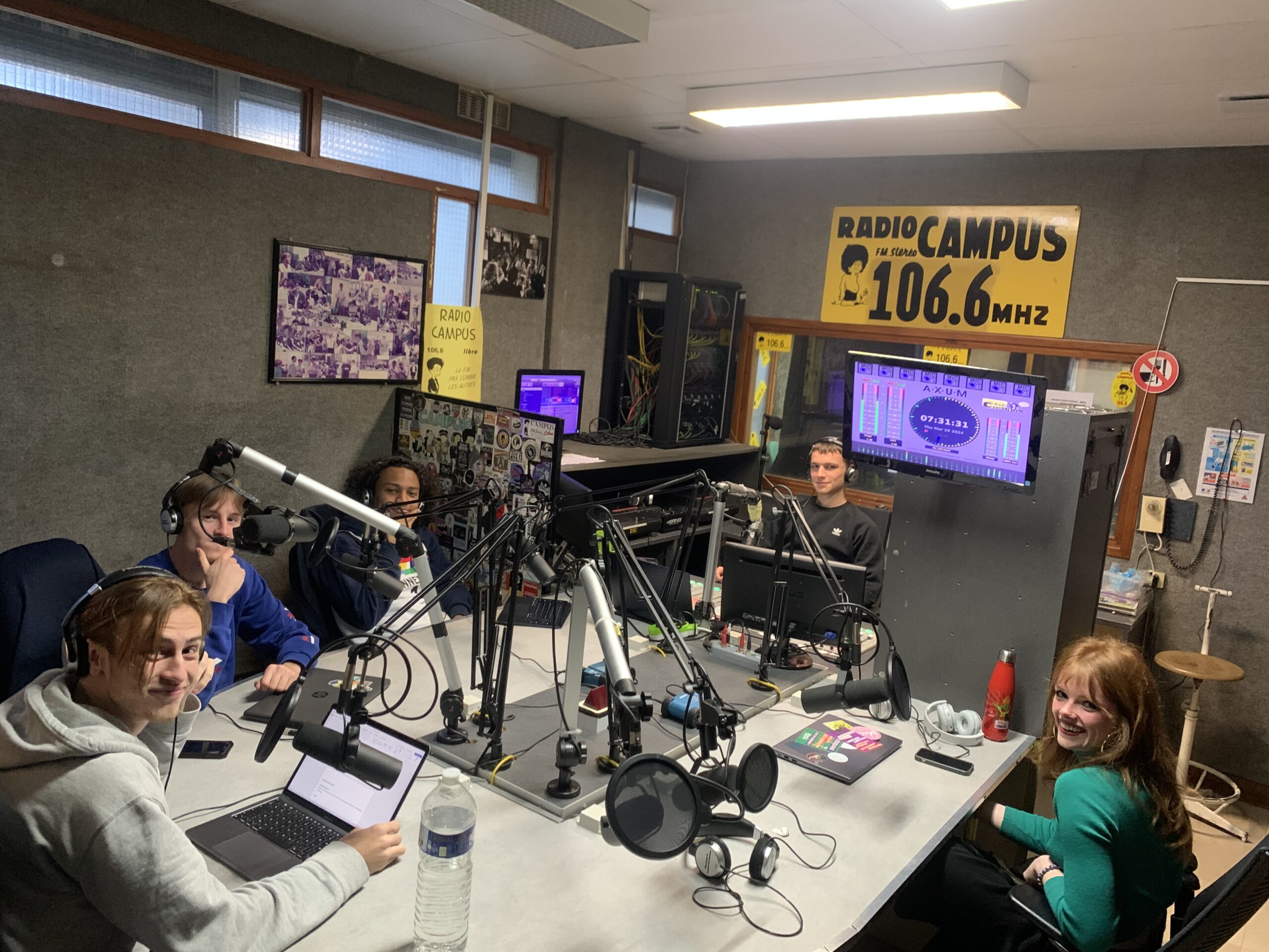 Émission #123 du 28 mars 2024, émise sur Radio Campus Lille 106,6 FM. Une émission quotidienne réalisée par les élèves de l’Académie ESJ Lille.